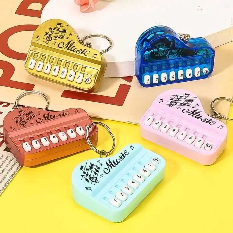 Musical Instruments Game - 1 Pezzo Mini Portachiavi Pianoforte Elettronico